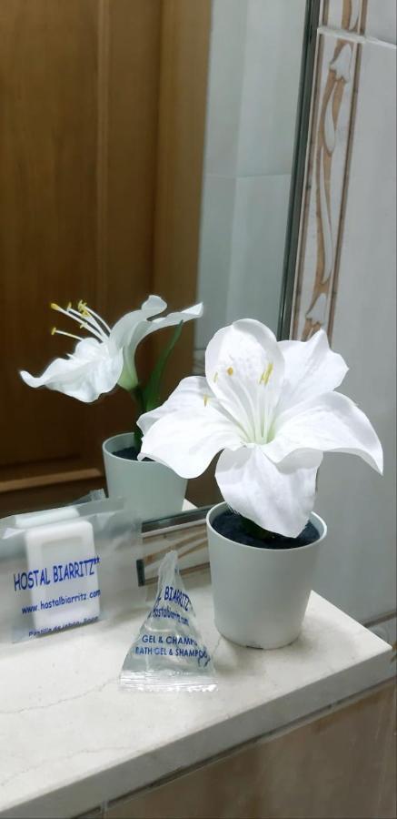 Hostal Biarritz Madrid Exteriör bild