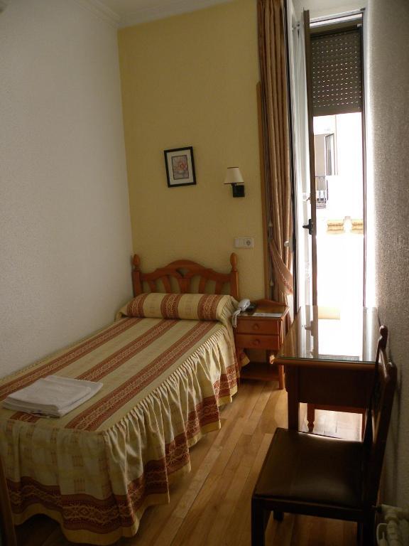Hostal Biarritz Madrid Rum bild