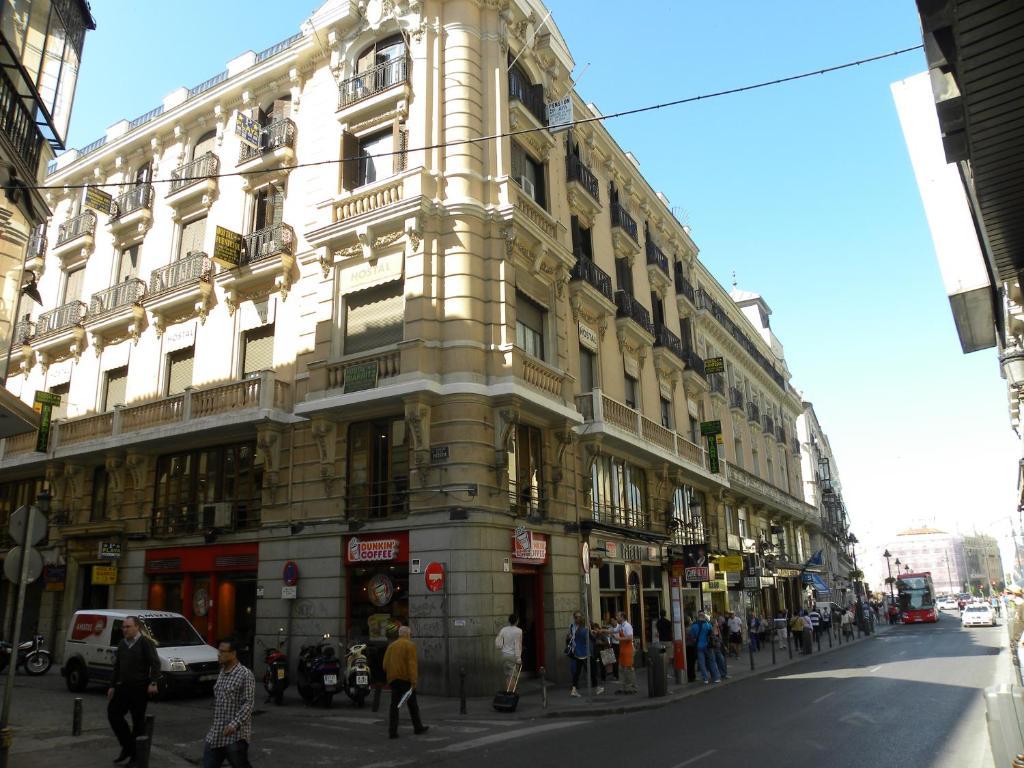 Hostal Biarritz Madrid Exteriör bild