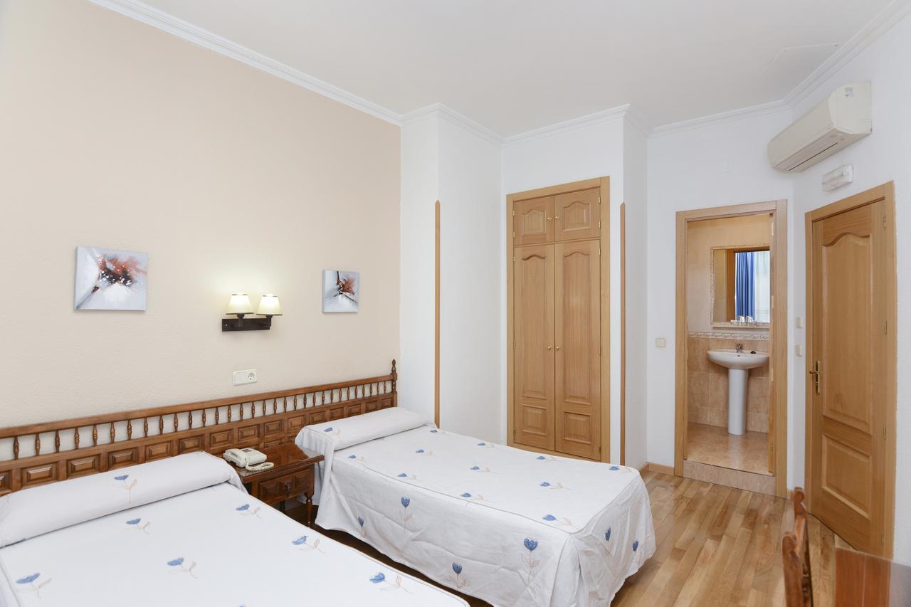 Hostal Biarritz Madrid Exteriör bild
