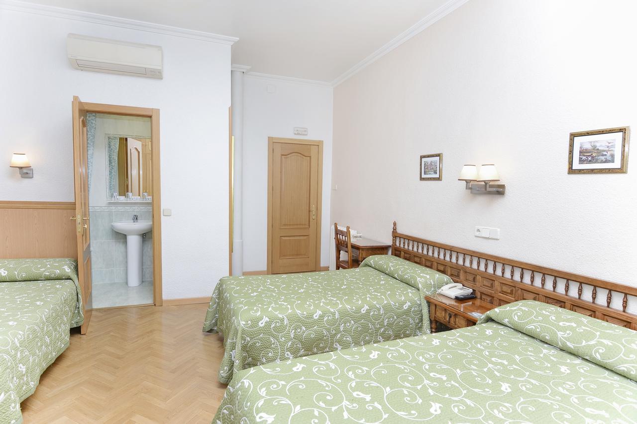 Hostal Biarritz Madrid Exteriör bild